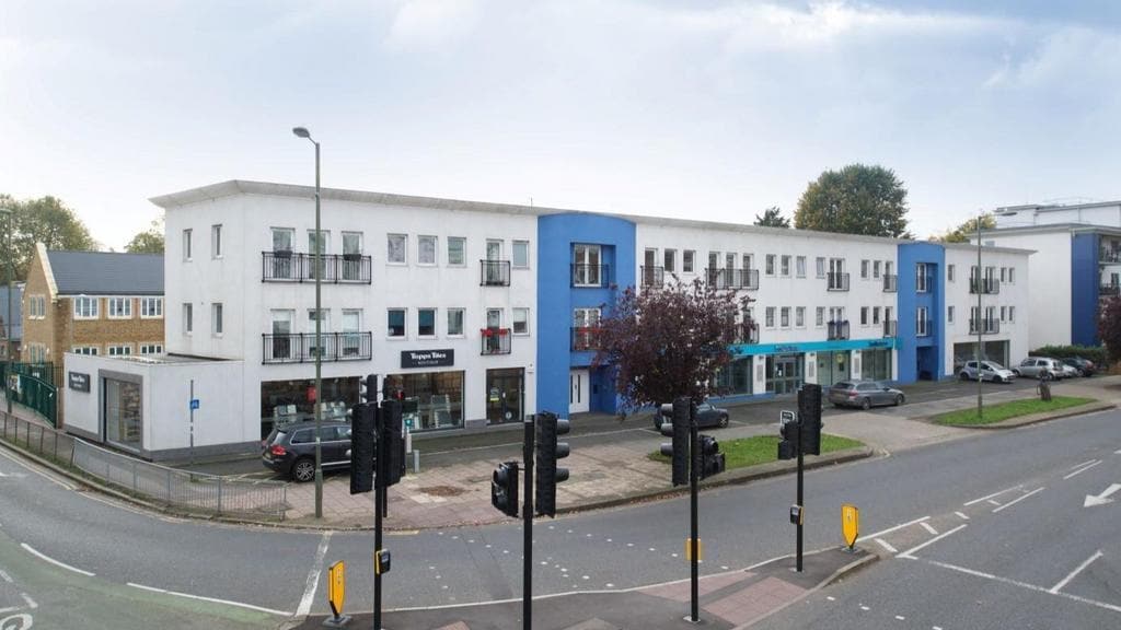 New Zealand Ave, Walton On Thames to rent Building Photo- Image 1 of 5