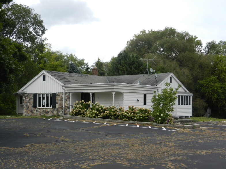 1000 S Spring St, Port Washington, WI for sale - Primary Photo - Image 1 of 3