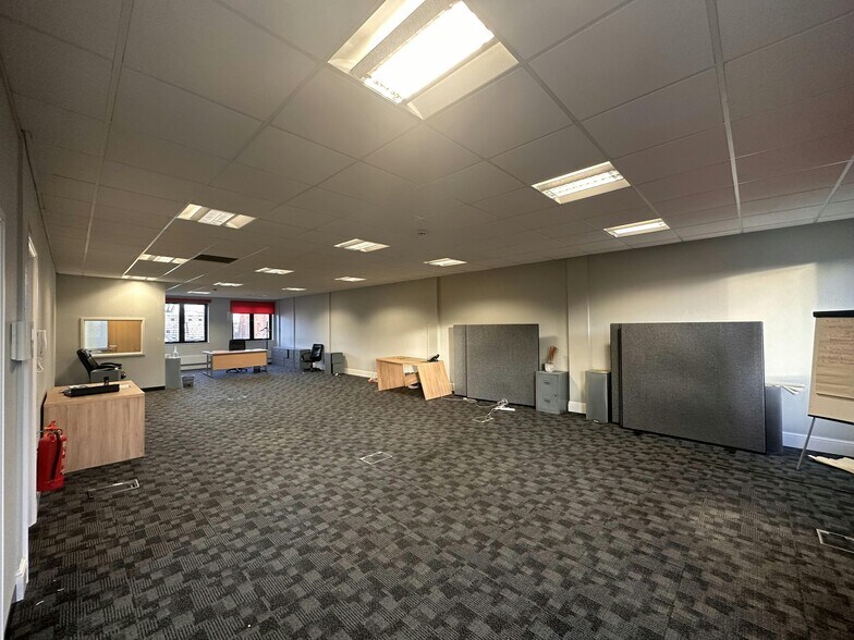 Twyford Place, Lincoln Rd, High Wycombe to rent - Interior Photo - Image 3 of 18