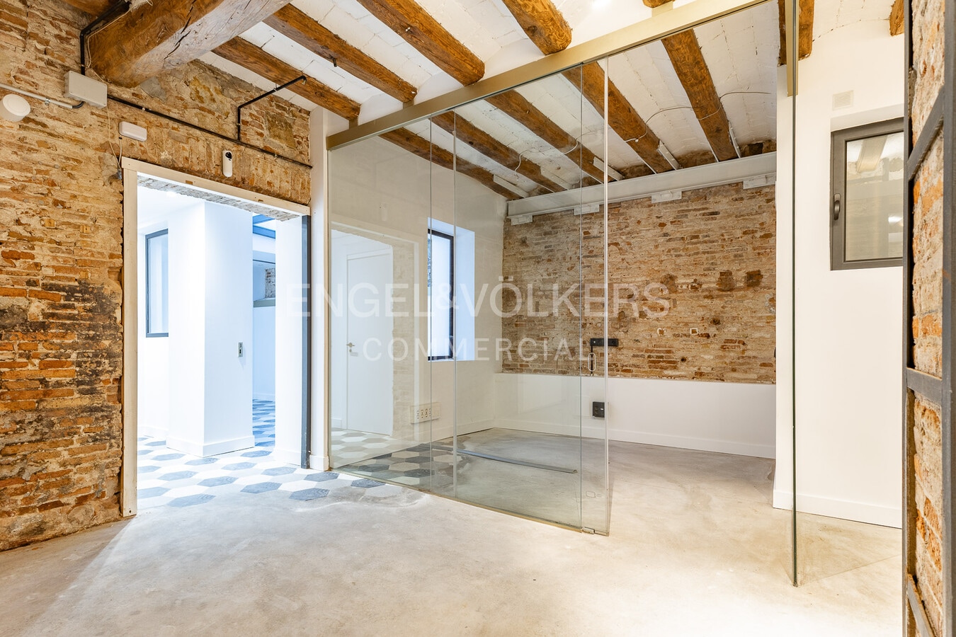 Barcelona, BAR 08005 - Unit 2 - - Interior Photo - Image 1 of 40
