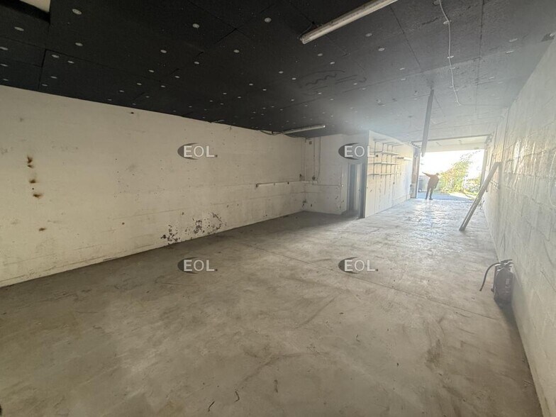 Light Industrial in La Queue-en-Brie for sale - Interior Photo - Image 3 of 8