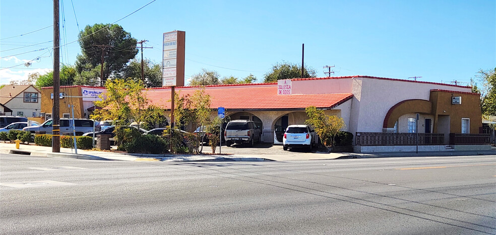 834-844 W Avenue J, Lancaster, CA for rent - Building Photo - Image 1 of 5