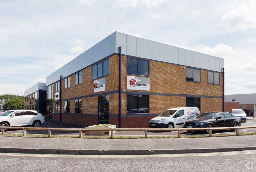 7-8 Oldmixon Cres, Weston Super Mare for sale - Primary Photo - Image 1 of 1