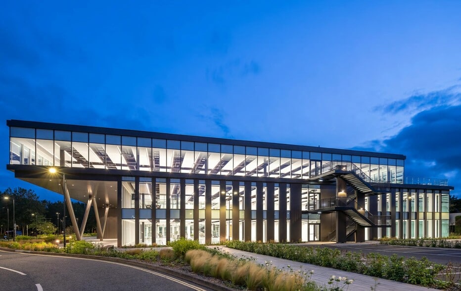 Roxborough Way, Maidenhead to rent - Building Photo - Image 2 of 12