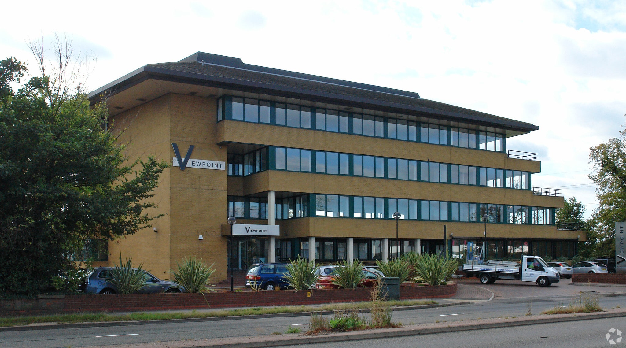 240 London Rd, Staines for sale Primary Photo- Image 1 of 1