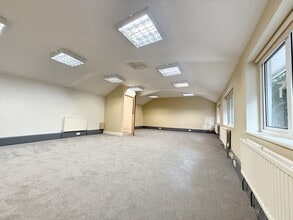 Pebble Close, Tadworth to rent Interior Photo- Image 1 of 9