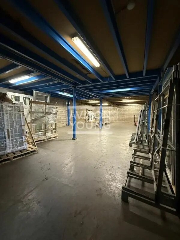 Light Industrial in Saint-Denis to rent Interior Photo- Image 1 of 4