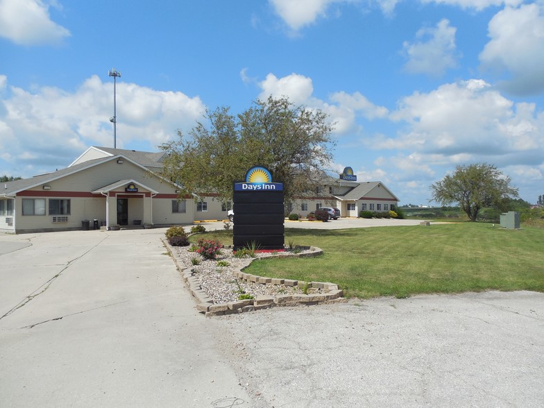 220 Hawkeye Dr, Williamsburg, IA for sale - Building Photo - Image 1 of 1