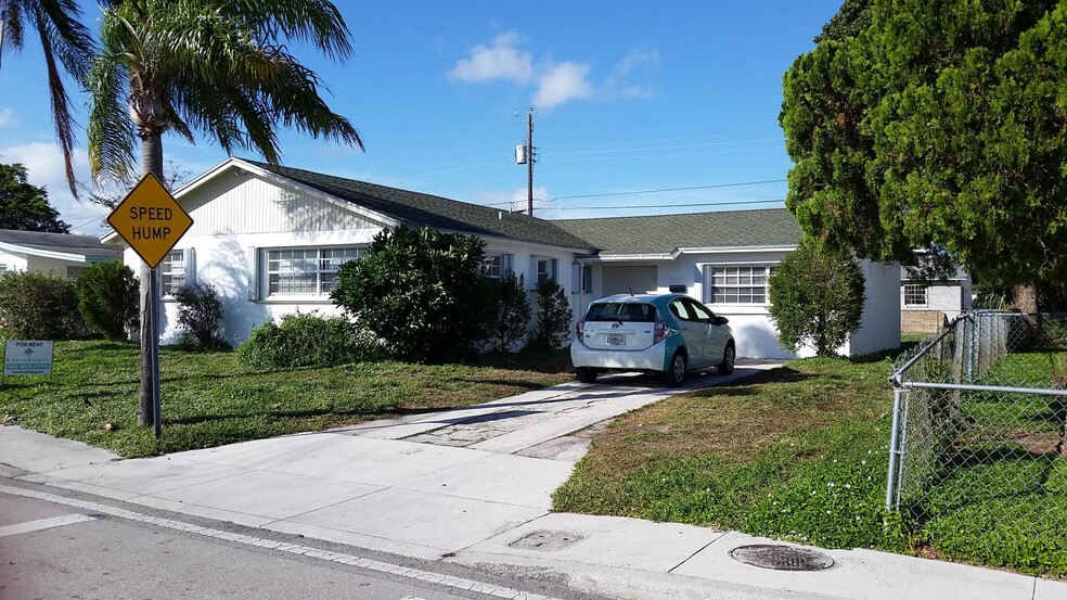 1230 W 23rd St, Riviera Beach, FL for sale - Primary Photo - Image 1 of 1