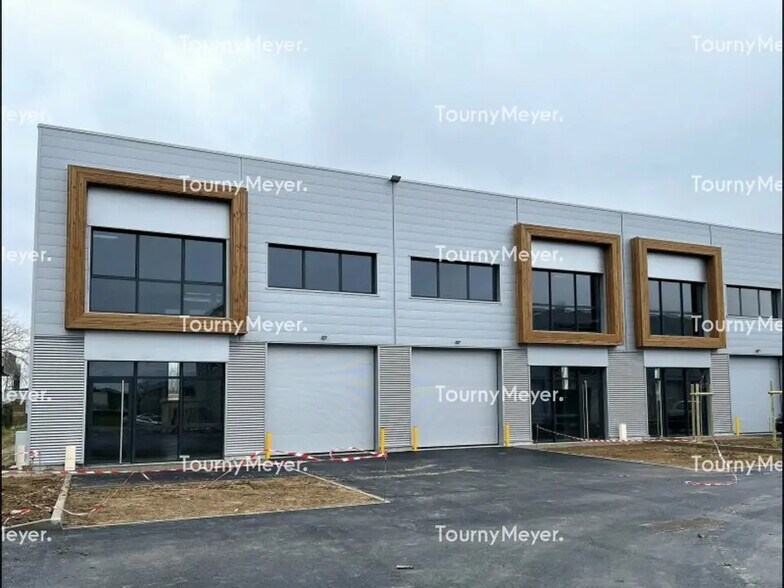Light Industrial in Toulouse to rent - Building Photo - Image 1 of 7