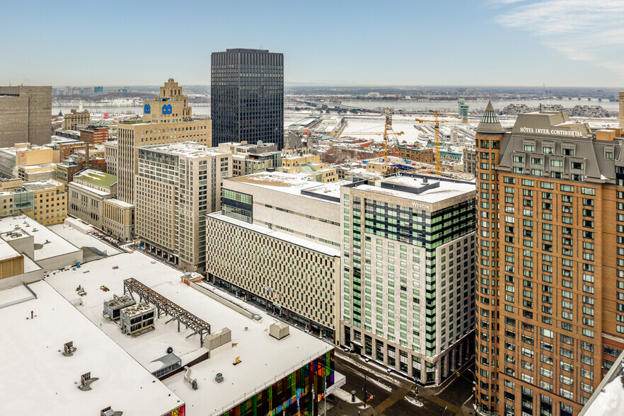 250-300 Saint-Antoine O, Montréal, QC for rent - Aerial - Image 2 of 4