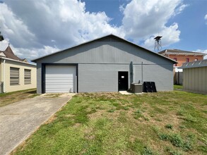 111 S Church St, Lockhart, TX for rent Building Photo- Image 1 of 6