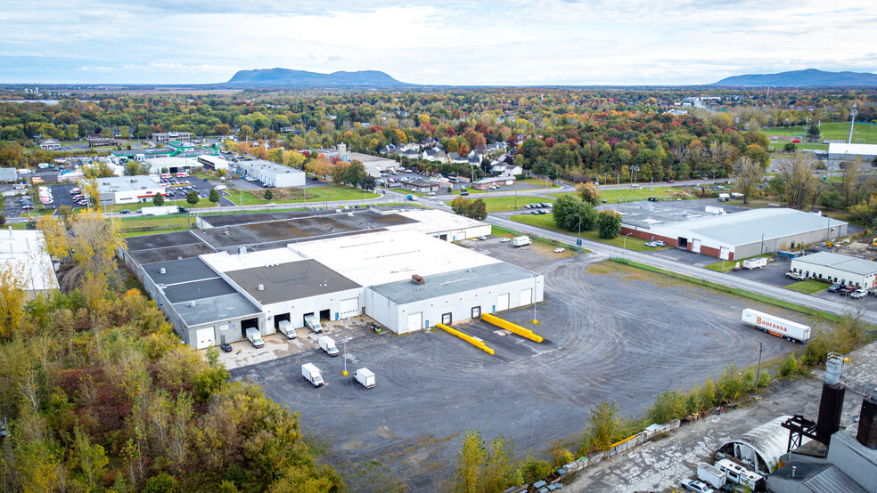 2000 Boul Industriel, Chambly, QC for rent - Building Photo - Image 2 of 12