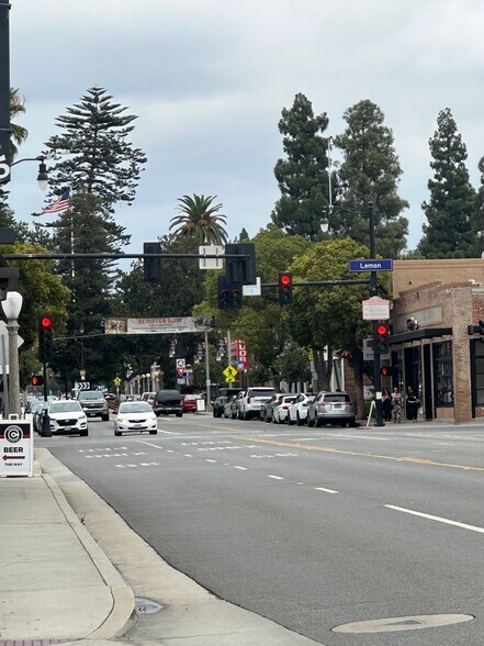 402 W Chapman Ave, Orange, CA for rent - Building Photo - Image 3 of 8