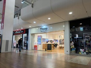 Harvey Centre, Harlow to rent Interior Photo- Image 2 of 4