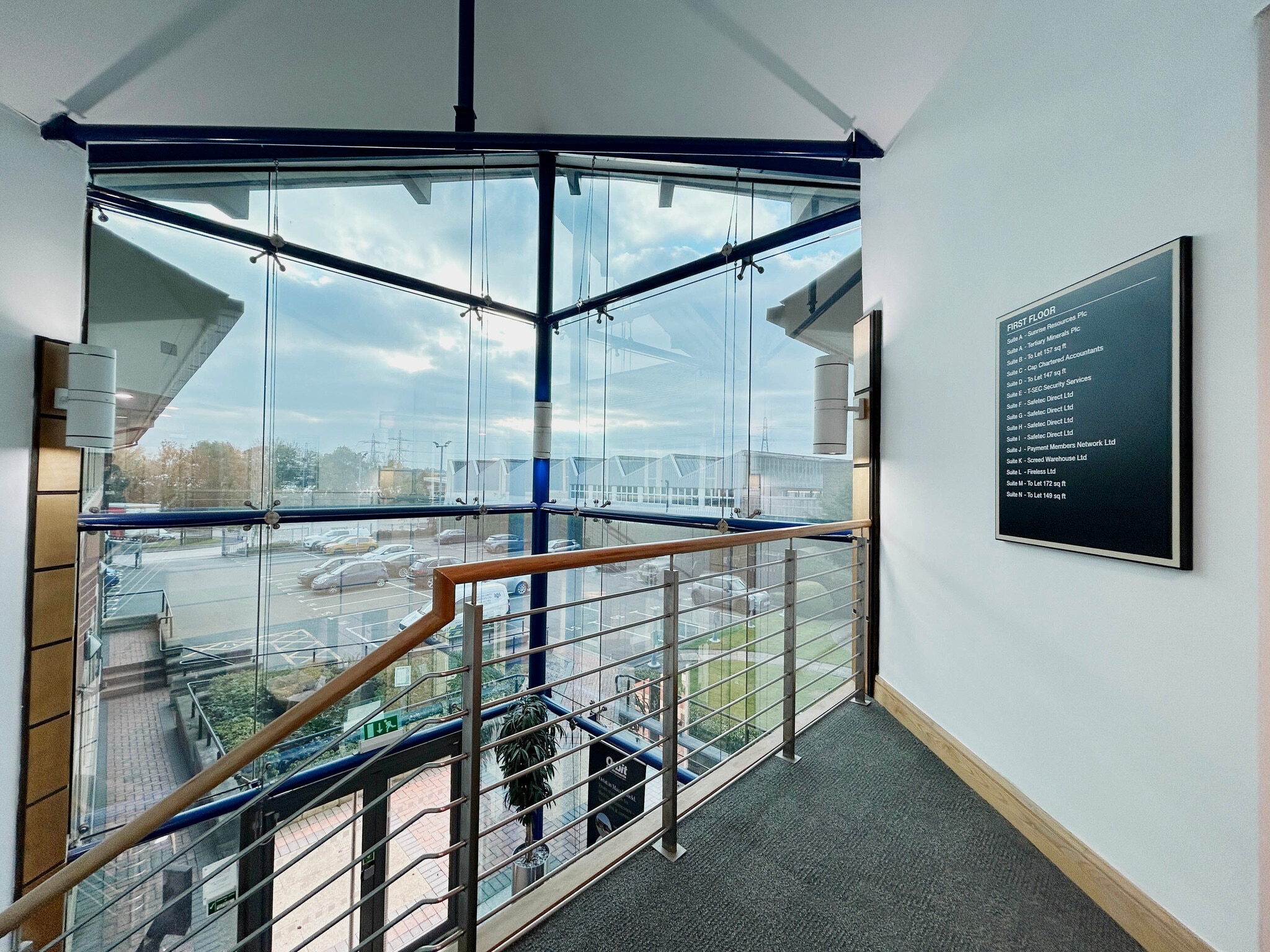 Queens Ave, Macclesfield to rent Building Photo- Image 1 of 11