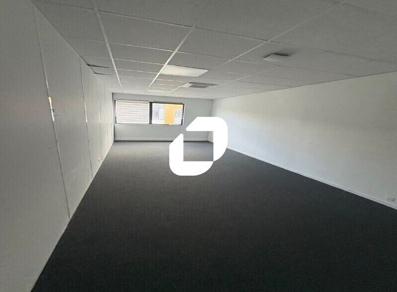 36 Avenue Marc Sangnier, Villeneuve-la-Garenne to rent - Interior Photo - Image 3 of 15