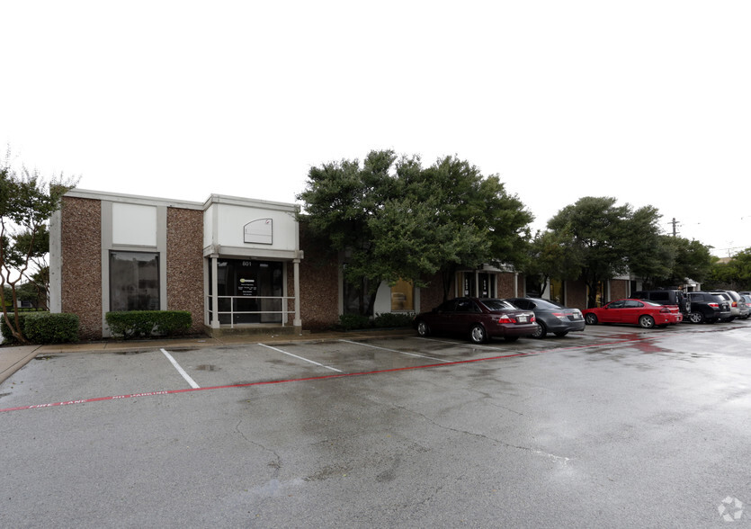 800 Business Pky, Richardson, TX for rent - Building Photo - Image 1 of 4