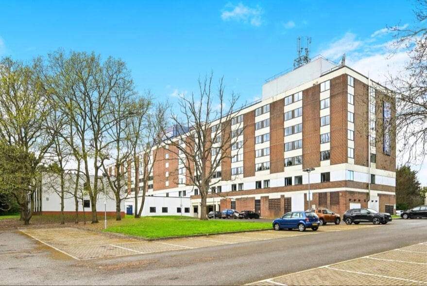 Povey Cross Rd, Horley for sale - Building Photo - Image 3 of 8