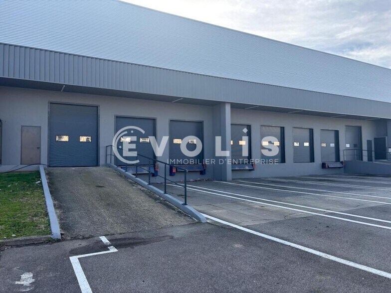 Light Industrial in Corbas to rent - Building Photo - Image 2 of 17