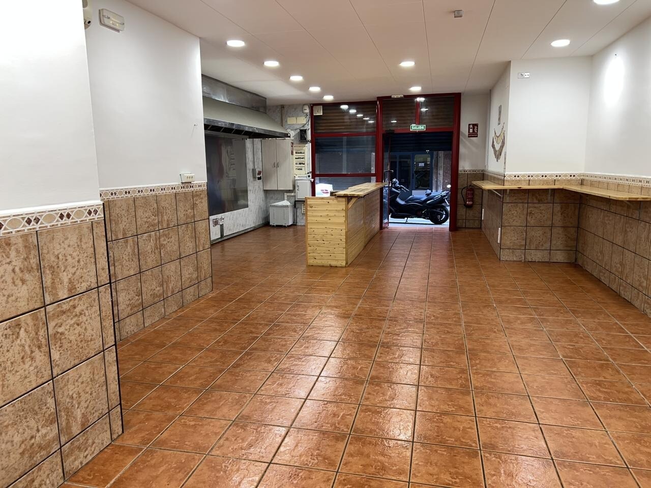 Retail in Mataró, Barcelona to rent Interior Photo- Image 1 of 11