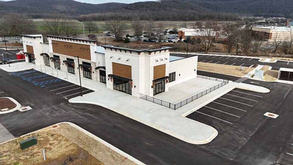 2626 Carl T Jones SE Dr, Huntsville, AL to rent - Building Photo - Image 2 of 5