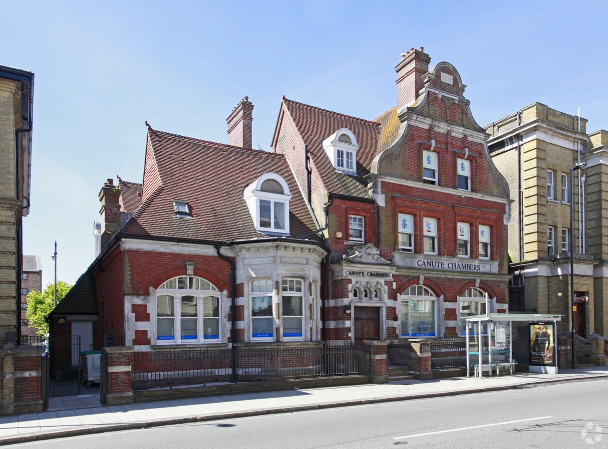 Canute Rd, Southampton SO14 3AB Canute Chambers