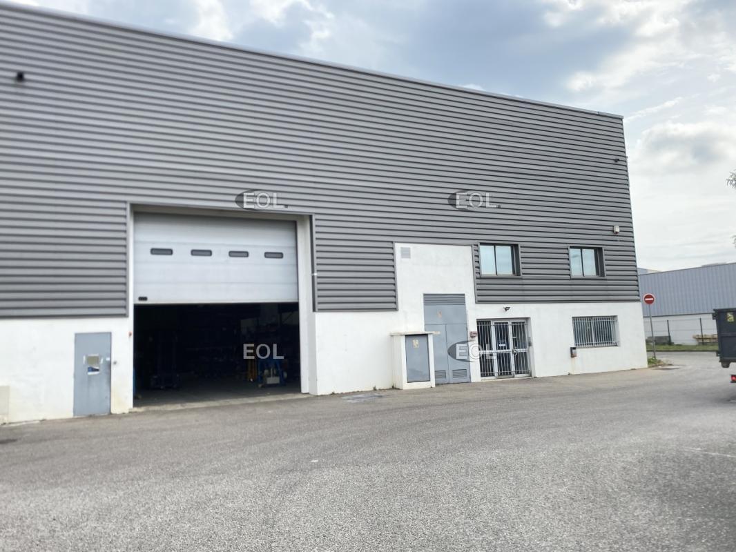 Industrial in Chassieu to rent Building Photo- Image 1 of 16