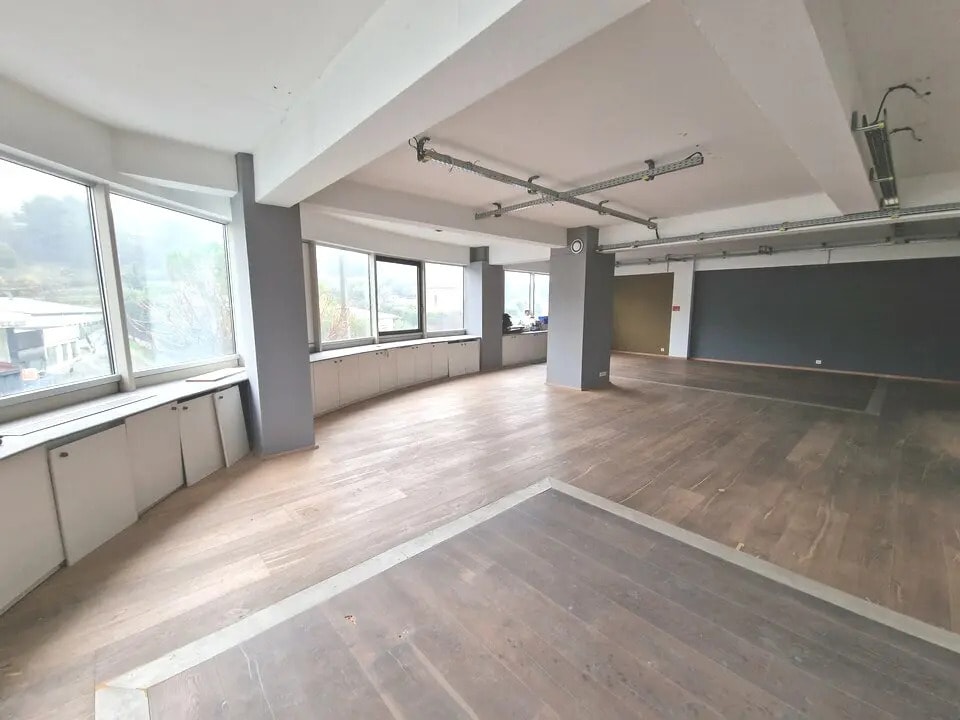 Location Bureaux 140 m² - Photo 1