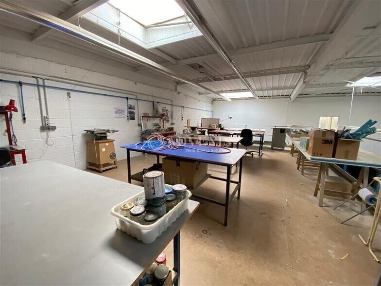 Light Industrial in Saint Thibault Des Vignes for sale - Interior Photo - Image 2 of 12