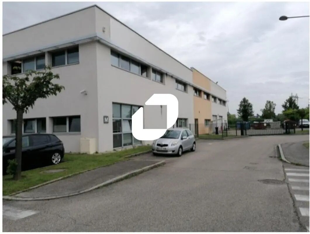 Light Industrial in Saint-Priest to rent Building Photo- Image 1 of 7