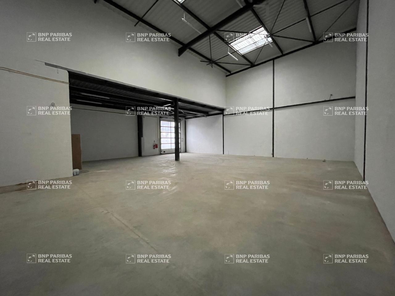 Light Industrial in Collégien to rent Interior Photo- Image 1 of 6