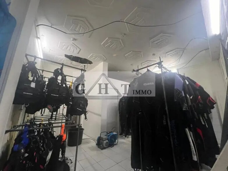 Retail in Charenton-le-Pont to rent - Interior Photo - Image 2 of 3