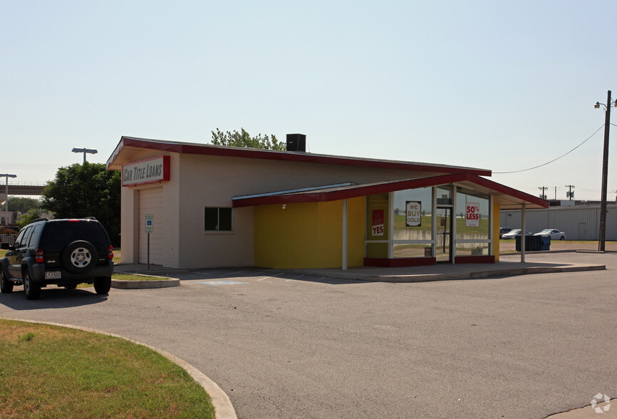 1605 S Interstate 35E, Carrollton, TX for rent - Building Photo - Image 3 of 4