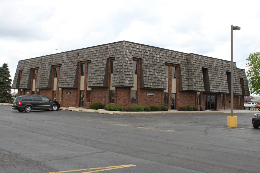 7820 N University St, Peoria, IL for rent - Building Photo - Image 1 of 12