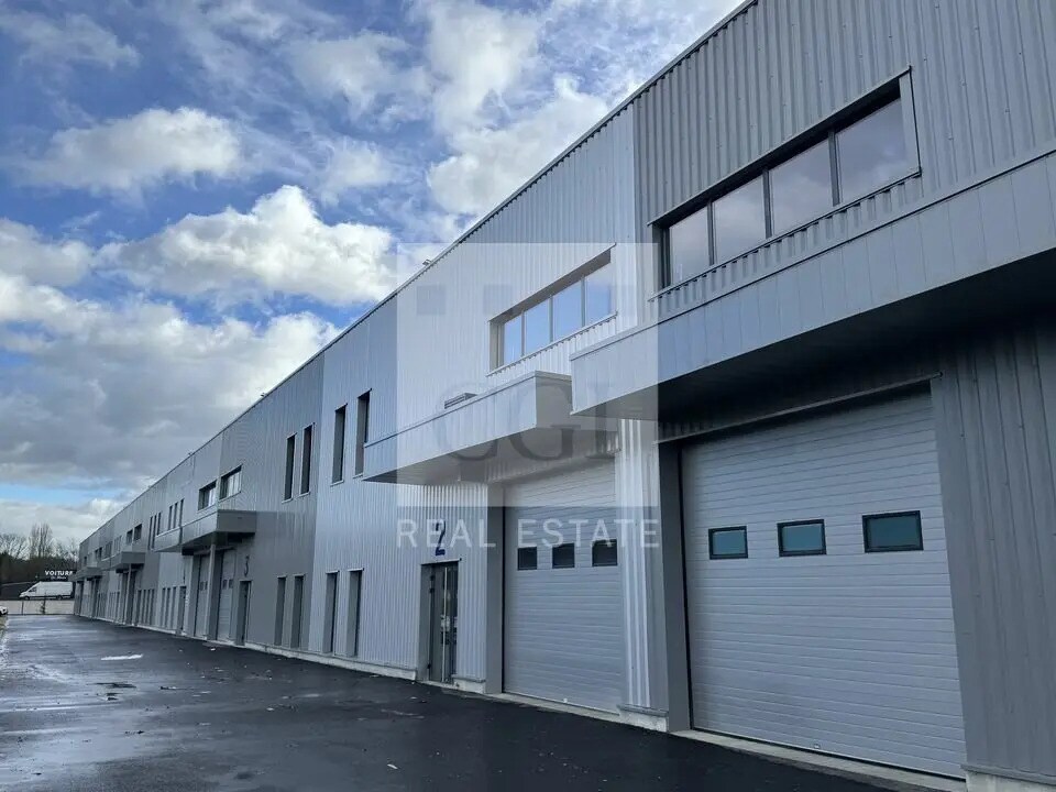 Light Industrial in Bourgoin-Jallieu for sale Building Photo- Image 1 of 13
