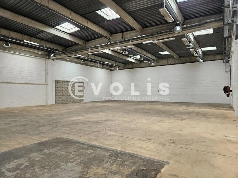 9 Rue Salvador Allende, Palaiseau to rent - Building Photo - Image 3 of 16