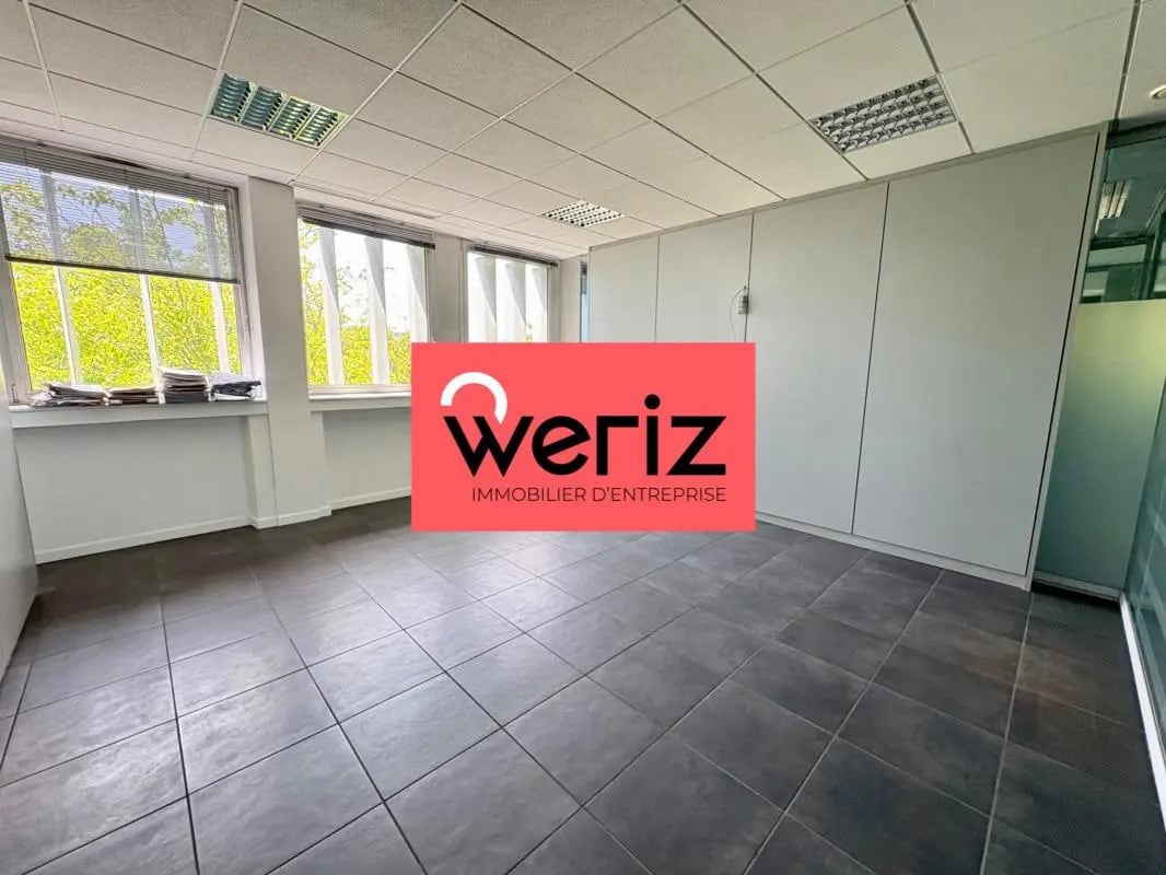 Office in Marseille to rent Building Photo- Image 1 of 8