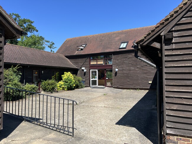 More details for The Barn, Dawes Farm, Bognor Road, Warnham, Warnham - Office to Rent