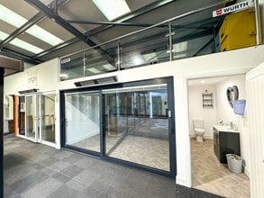Threemilestone Industrial Estate, Threemilestone to rent Interior Photo- Image 2 of 8