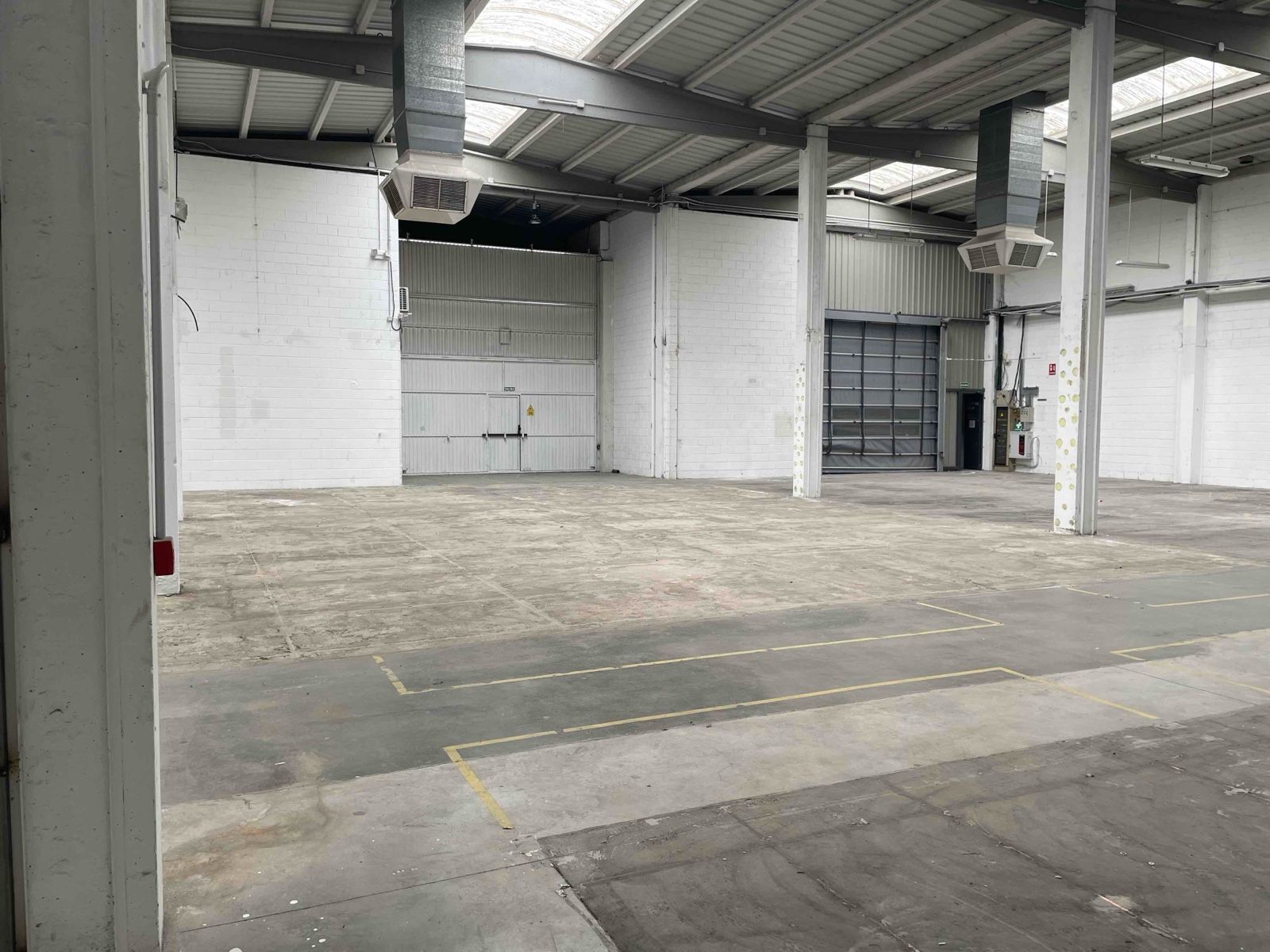 Naves en Torrejón portfolio of 3 properties for sale on LoopNet.co.uk Building Photo- Image 1 of 13