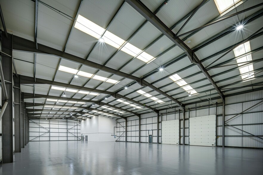 Pilsworth Rd, Heywood to rent - Building Photo - Image 3 of 7