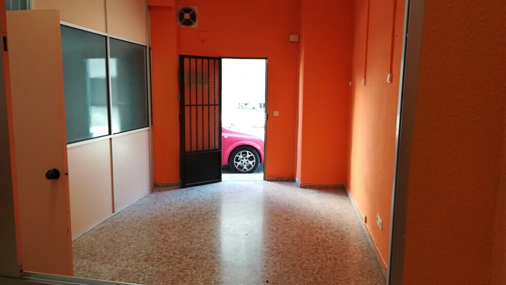 Retail in Algemesí, Valencia to rent - Building Photo - Image 3 of 7