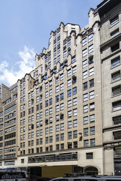 251 W 39th St, New York, NY for rent - Primary Photo - Image 1 of 11