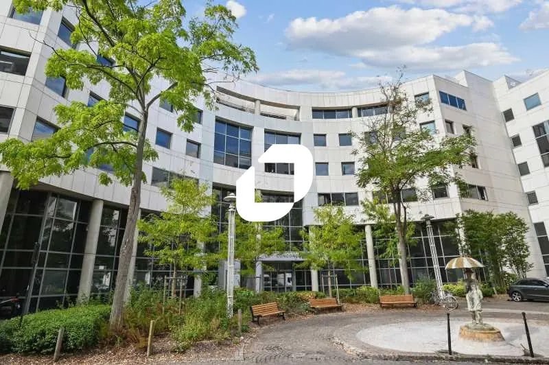 Location Bureaux 303 m² - Photo 1