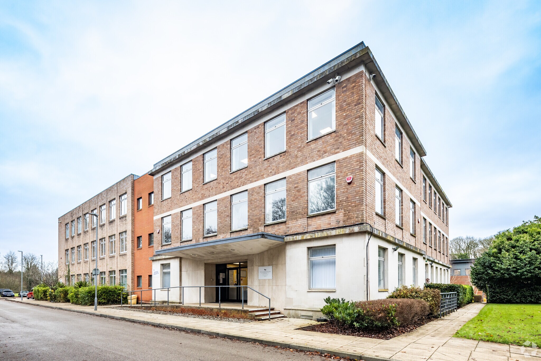 Hooton Rd, Ellesmere Port for sale Primary Photo- Image 1 of 1