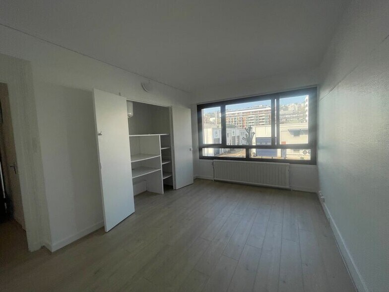 Office in Lyon to rent - Interior Photo - Image 1 of 6