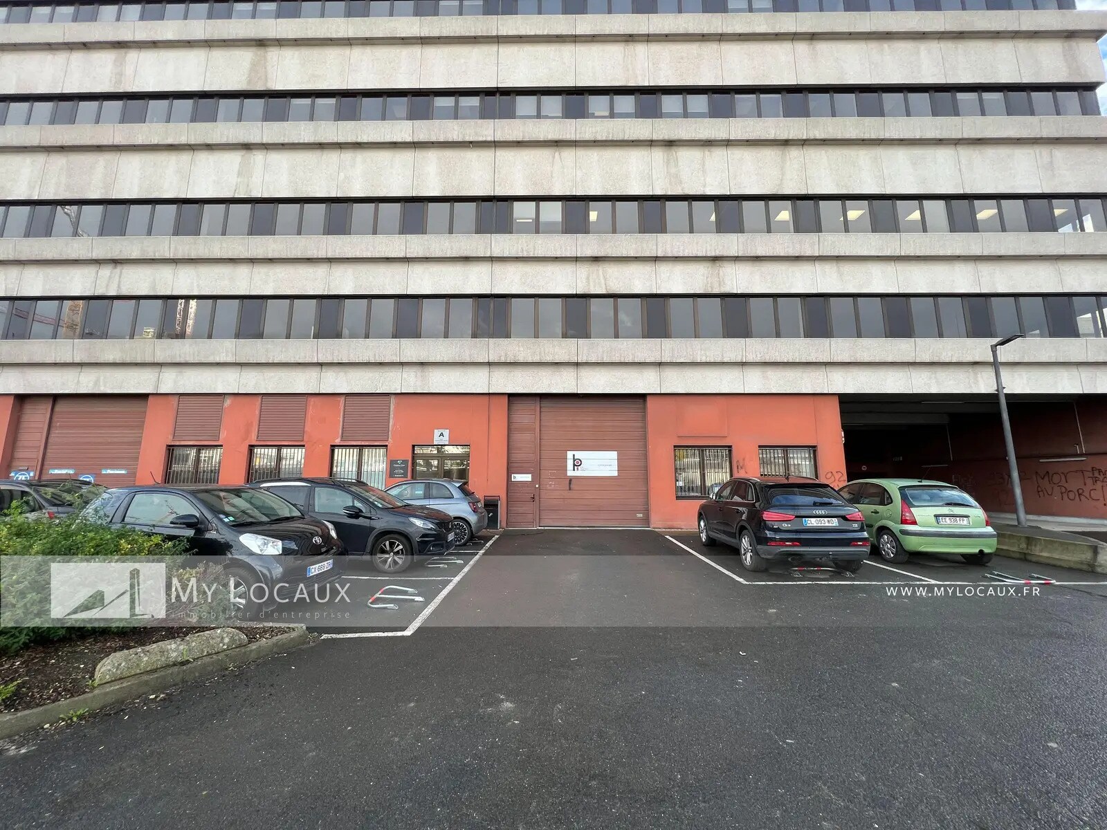 Light Industrial in Nanterre to rent Building Photo- Image 1 of 7