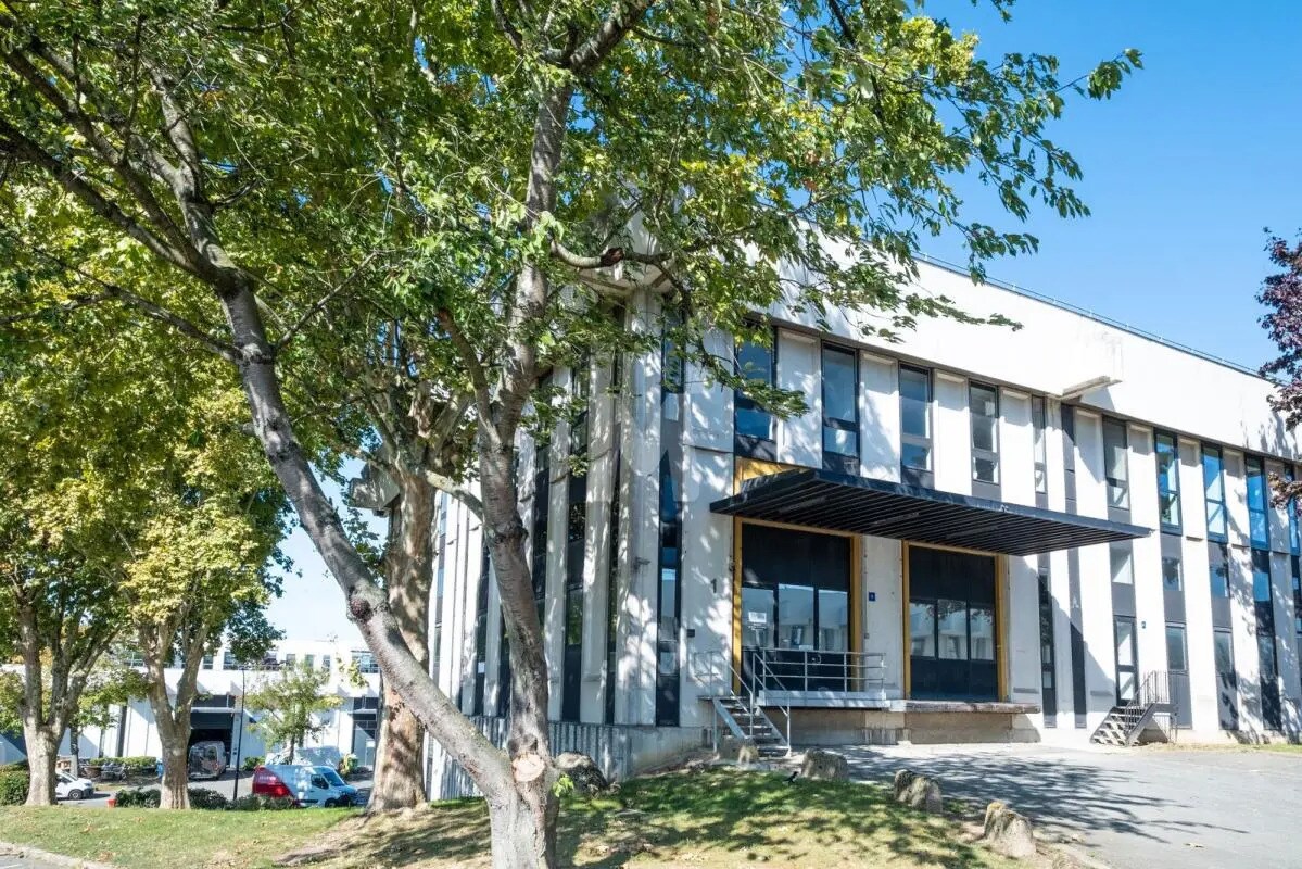 Light Industrial in Rungis to rent Building Photo- Image 1 of 6