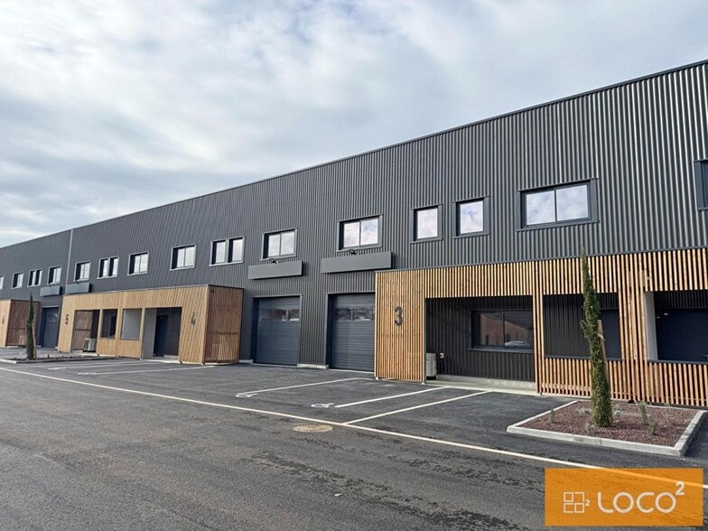 Industrial in Toulouse to rent - Building Photo - Image 1 of 11